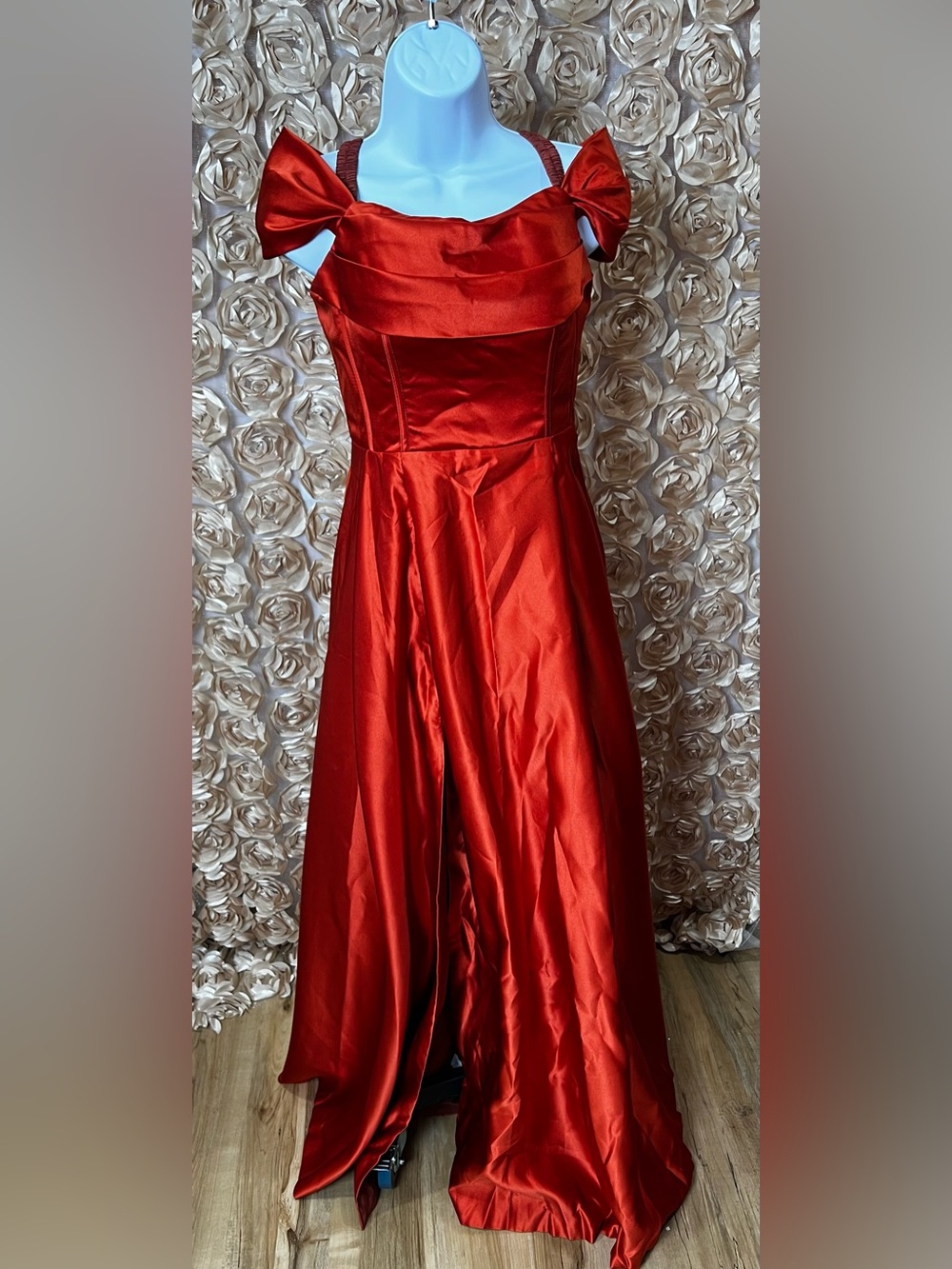 Burnt Orange Satin Strapless Evening Gown
🚨 NEW WITHOUT TAGS🚨